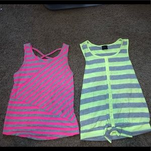 2 girls tanktops